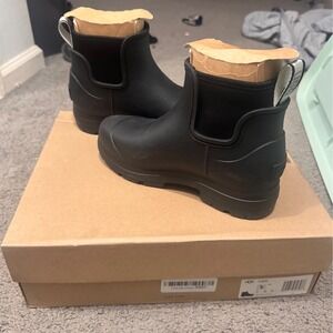 NIB UGG Droplet Black Waterproof Rain Booties Women's Size 5 Pull On Ankle Boots